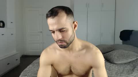 onebestlover online show from October 17, 7:00 am