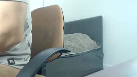 onebestlover online show from April 3, 8:34 am