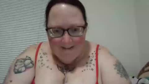 Snapshot of onedaffodil84 chatting on May 14, 4:41 am Pixie online show from May 14, 4:41 am