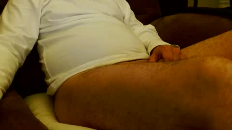 Snapshot of onehanglow chatting on February 10, 2:04 am Butch online show from February 10, 2:04 am