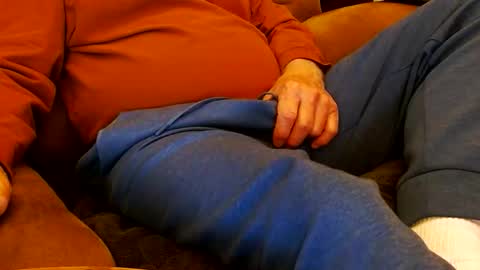 Snapshot of onehanglow chatting on February 15, 2:08 am Butch online show from February 15, 2:08 am