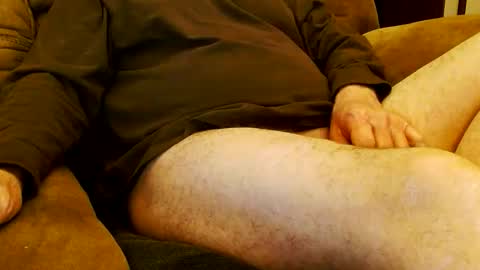 Snapshot of onehanglow chatting on February 18, 3:13 am Butch online show from February 18, 3:13 am