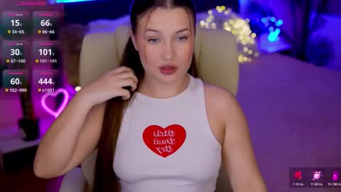 L A Y A online show from December 1, 8:41 am