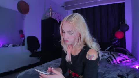 Snapshot of onemore_cum chatting on February 27, 5:24 am YIN MIGUEL online show from February 27, 5:24 am