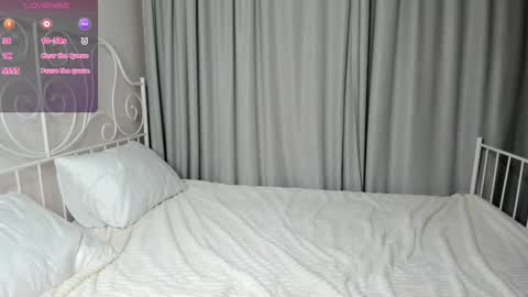 Snapshot of onemoreecall chatting on February 5, 2:05 pm Lexi online show from February 5, 2:05 pm