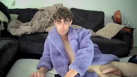 Snapshot of onesieboyx chatting on May 5, 9:28 am onesieboyx online show from May 5, 9:28 am