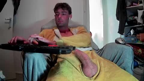 Snapshot of onesieboyx chatting on May 27, 4:37 pm onesieboyx online show from May 27, 4:37 pm