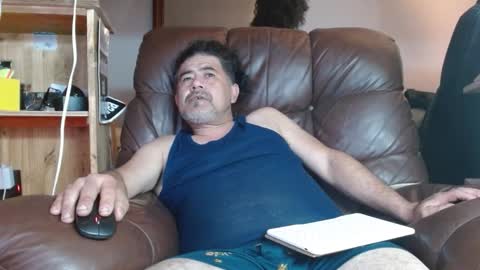 Snapshot of onewayallday chatting on November 11, 5:24 pm onewaykenny online show from November 11, 5:24 pm