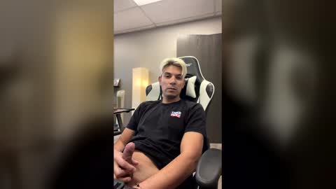 onewildxxx online show from May 18, 5:41 pm