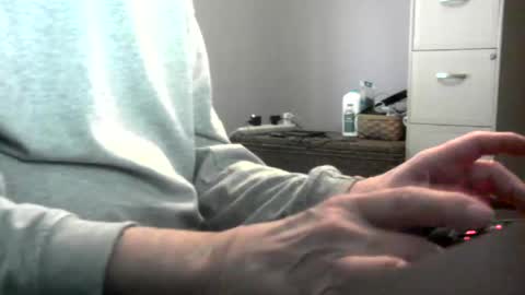 Snapshot of oneyedjackin chatting on December 16, 9:09 pm oneyedjackin online show from December 16, 9:09 pm