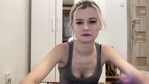 Snapshot of onika_cox chatting on February 22, 2:04 pm Onika online show from February 22, 2:04 pm