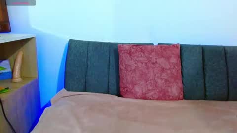 onlily online show from March 14, 12:06 am