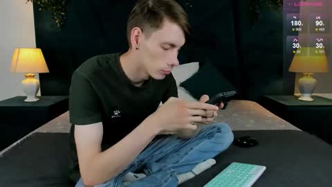 Snapshot of only_eric chatting on November 22, 5:06 am Erick online show from November 22, 5:06 am