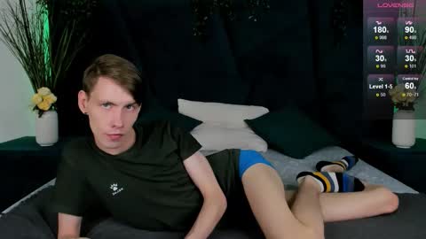 Snapshot of only_eric chatting on November 25, 7:30 am Erick online show from November 25, 7:30 am