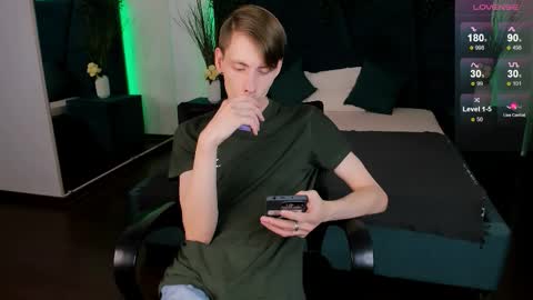 Snapshot of only_eric chatting on November 26, 6:47 am Erick online show from November 26, 6:47 am