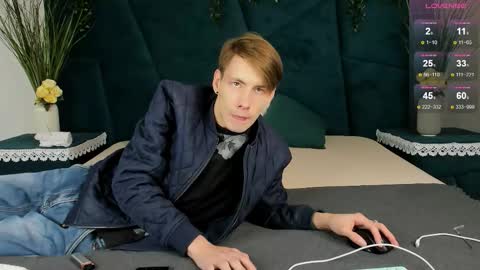 Snapshot of only_eric chatting on November 30, 6:06 am Erick online show from November 30, 6:06 am