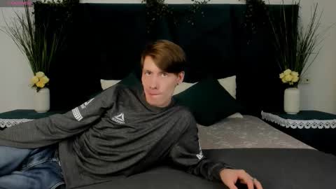 Snapshot of only_eric chatting on December 19, 11:39 am Erick online show from December 19, 11:39 am