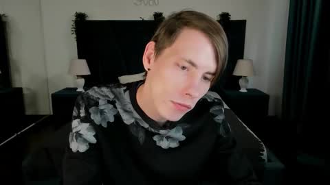 Snapshot of only_eric chatting on January 13, 9:58 am Erick online show from January 13, 9:58 am