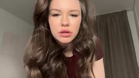 Snapshot of onlybloomm chatting on March 2, 4:14 pm Alice De Milo online show from March 2, 4:14 pm