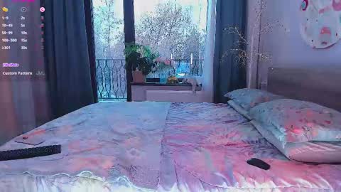 Snapshot of onlycatsss chatting on November 9, 11:19 am Amelia online show from November 9, 11:19 am