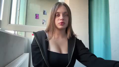 Mia online show from July 12, 5:04 pm
