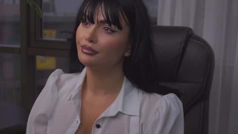 Nicolle online show from December 2, 5:48 am