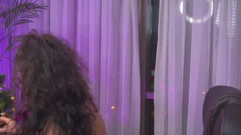 Nicolle online show from December 4, 2:37 pm