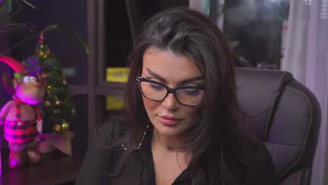 Nicolle online show from December 10, 2:38 am
