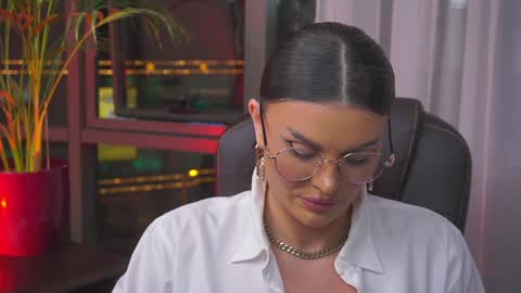 Nicolle online show from January 21, 9:04 pm