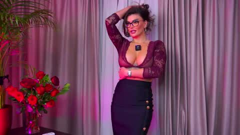 Nicolle online show from September 8, 8:19 pm
