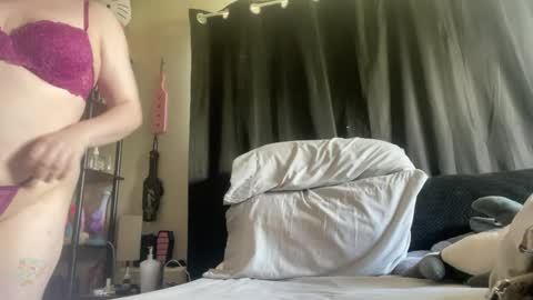 Snapshot of onyx_the_pupstar chatting on May 16, 7:23 pm Onyx online show from May 16, 7:23 pm