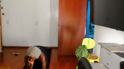 Snapshot of onyxart chatting on January 27, 1:09 pm onyxart online show from January 27, 1:09 pm