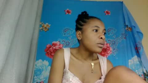 Snapshot of ooooranorosoa chatting on June 29, 10:15 am ooooranorosoa online show from June 29, 10:15 am