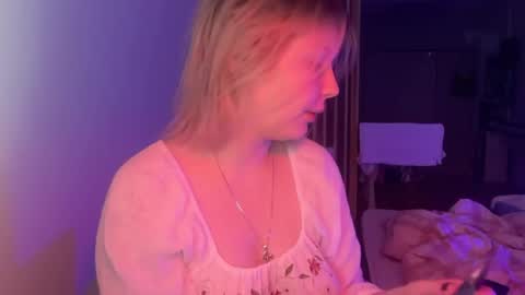 Ophelia online show from December 21, 4:19 am