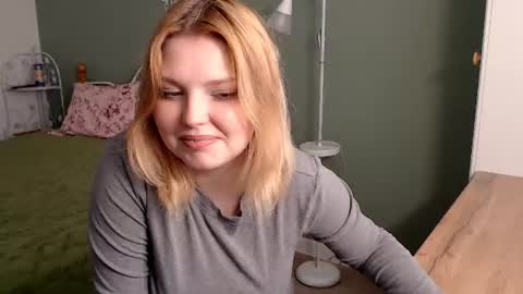 Snapshot of opheliaritz chatting on June 13, 6:33 am Ophelia online show from June 13, 6:33 am