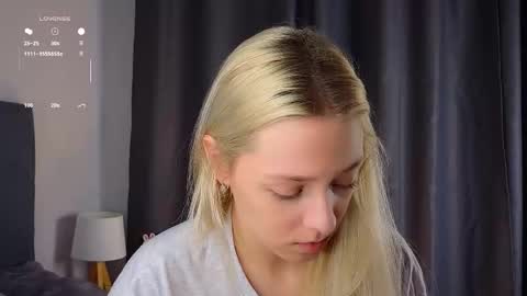 Snapshot of orasaro chatting on September 17, 11:01 am Emma online show from September 17, 11:01 am