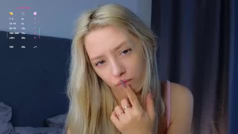 Snapshot of orasaro chatting on September 19, 11:00 am Emma online show from September 19, 11:00 am