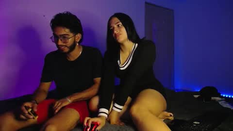 orion y perla online show from October 9, 5:38 am