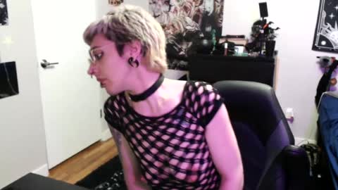 Snapshot of orphyx chatting on June 26, 5:34 am Entropy online show from June 26, 5:34 am