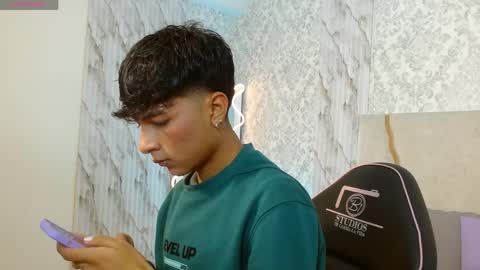 osamu_tay online show from April 12, 3:00 am