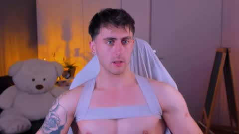 Oscar online show from November 13, 9:47 pm