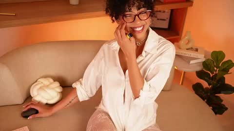 Snapshot of oshun_25 chatting on May 30, 10:51 pm Oshun online show from May 30, 10:51 pm