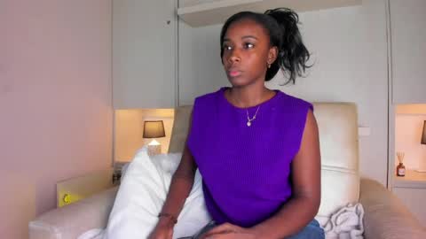 oshun_444 online show from April 12, 3:55 am