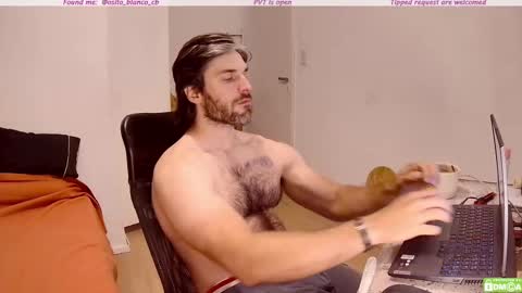 Snapshot of osito_blanco chatting on October 28, 12:58 am Osito Blanco online show from October 28, 12:58 am