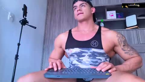 Snapshot of oskar_ford21 chatting on June 16, 8:22 pm Oskar Ford NEW ACCOUNT online show from June 16, 8:22 pm