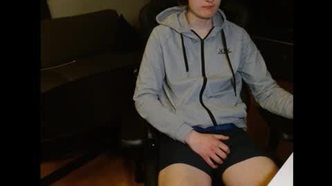 Snapshot of oskarlk chatting on February 1, 12:09 am Oskar online show from February 1, 12:09 am