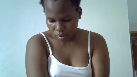 Snapshot of osoprettyebony chatting on October 8, 11:41 am osoprettyebony online show from October 8, 11:41 am