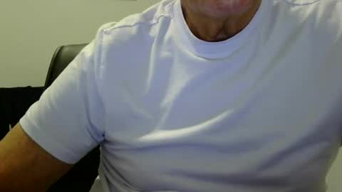 Snapshot of ossibottom chatting on June 16, 2:14 am Ossi online show from June 16, 2:14 am