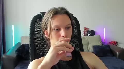 Snapshot of ostin_meoww chatting on June 23, 7:28 am Ostin online show from June 23, 7:28 am