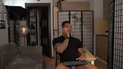 Snapshot of ostine_brown chatting on June 25, 7:29 pm Ostine Brown online show from June 25, 7:29 pm